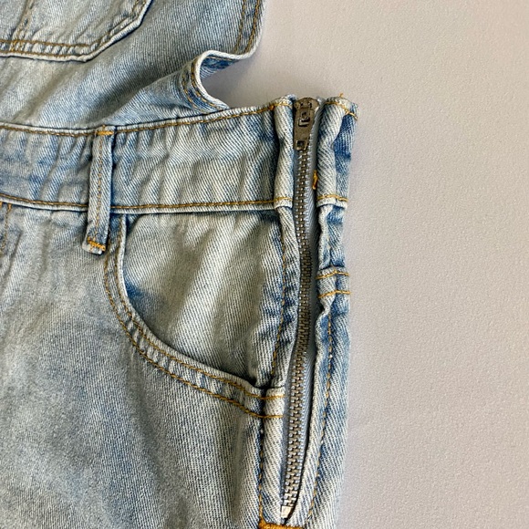 Forever 21 distressed overall shorts with side zipper - Picture 4 of 4
